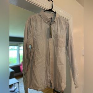 Brand new button up, member worn. Just needs to be ironed!